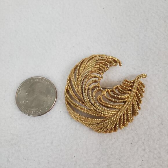 Monet Vintage Feather Pin Brooch Curved Gold Tone - Picture 5 of 5